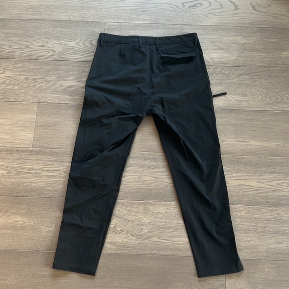 Mens black cargo pant featuring zipper detail size 31 - Picture 5 of 5